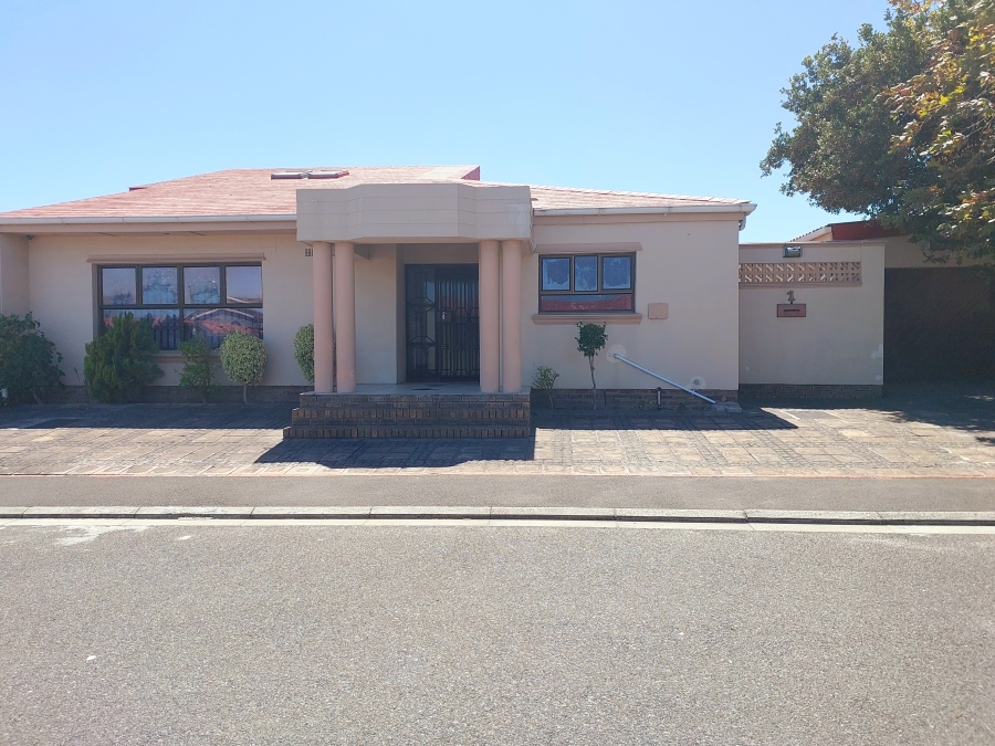 4 Bedroom Property for Sale in Rylands Western Cape